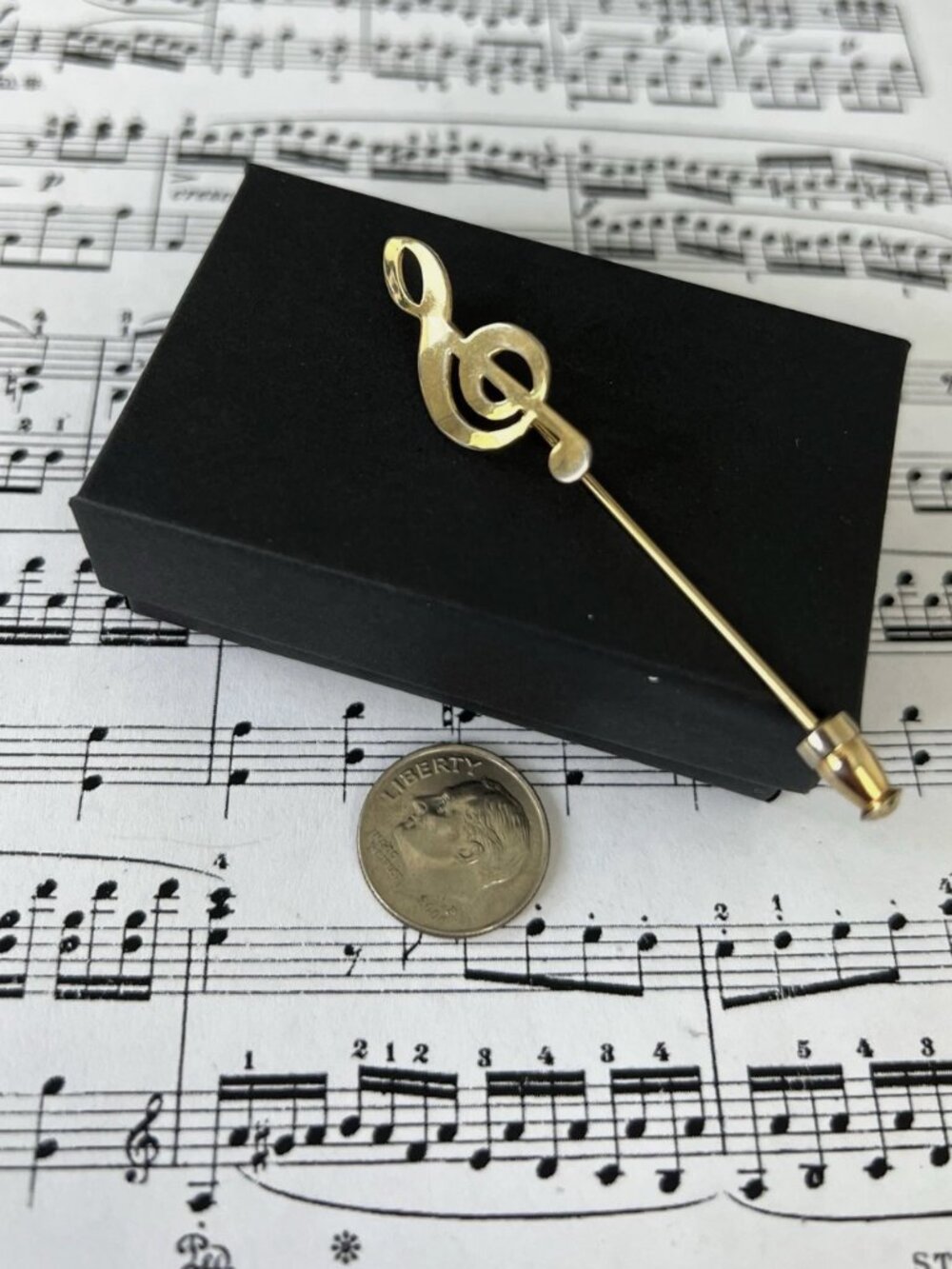 . 🎼. .Vintage Gold Tone Treble Clef Music Stick Pin Lapel Brooch teacher Gift.